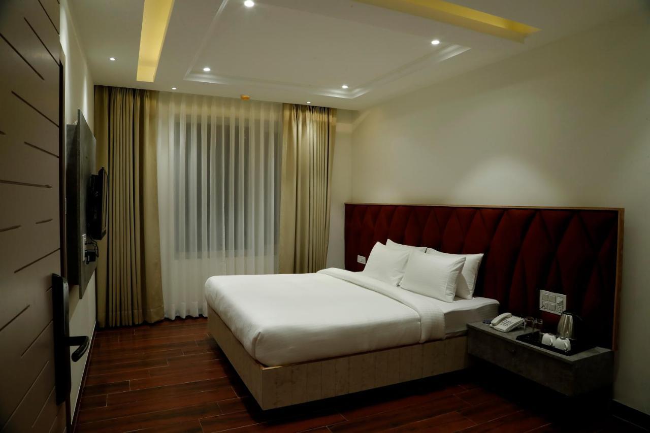 Dayal Hotel Una (Himachal Pradesh) ภายนอก รูปภาพ