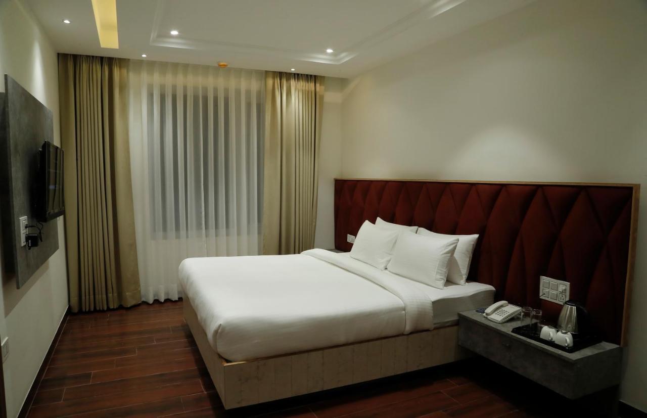Dayal Hotel Una (Himachal Pradesh) ภายนอก รูปภาพ